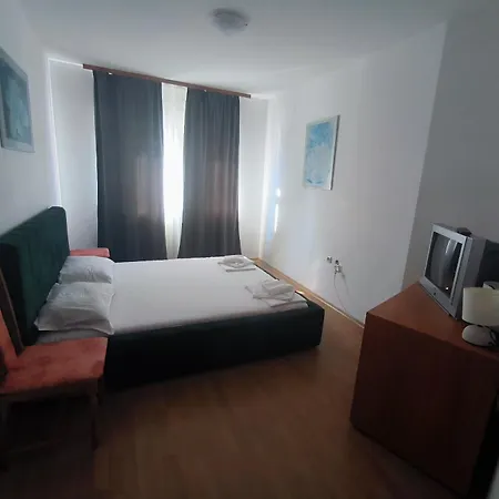 In Kassandra Complex ساني بيتش